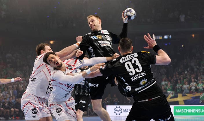 Stefan Dodic, Nedim Remili, Mathias Gidsel am Ball, Mijajlo Marsenic Zweikampf Spielszene Aktion Handball CL Championsleague Champions League Herren Viertelfinale Rückspiel Saison 2025 2026 06.05.2026 Füchse Berlin vs. Veszprem HC in der Max Schmeling Halle *** Stefan Dodic, Nedim Remili, Mathias Gidsel on the ball, Mijajlo Marsenic duel Match scene Action Sport Handball CL Champions League Champions League Mens quarter-final second leg season 2025 2026 06 05 2026 Füchse Berlin vs Veszprem HC in the Max Schmeling Halle