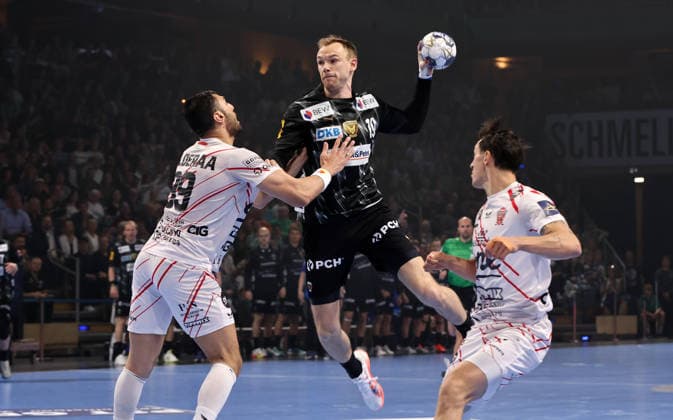 Yehia Mohammed Yehia Elderaa, Mathias Gidsel am Ball, Yanis Lenne Zweikampf Spielszene Aktion Handball CL Championsleague Champions League Herren Viertelfinale Rückspiel Saison 2025 2026 06.05.2026 Füchse Berlin vs. Veszprem HC in der Max Schmeling Halle