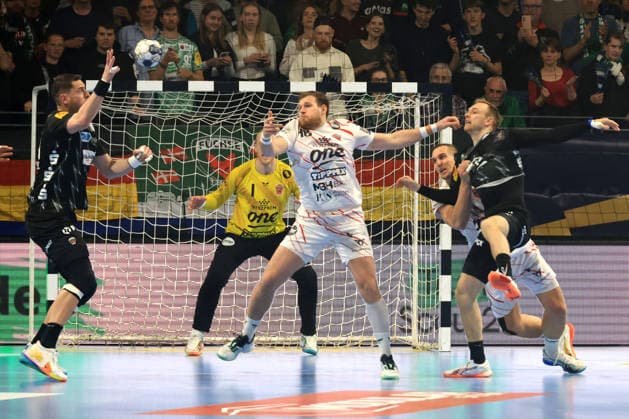 DEU, Machineseeker EHF Champions League, Fuechse Berlin vs. One VeszprŽm HC, 06.05.2026, Max-Schmeling-Halle, Berlin, DEU, Machineseeker EHF Champions League, Fuechse Berlin vs. One VeszprŽm HC, im Bild Mijajlo Marsenic (Fuechse Berlin 93), Mathias Gidsel (Fuechse Berlin 19), Dragan Pechmalbec (Veszprem 46)
