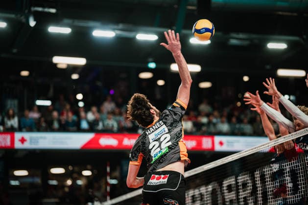 VBL: SVG Lüneburg vs. Berlin Recycling Volleys, 06.05.2026 Jake Hanes (Berlin Recycling Volleys, 22) schlägt den Ball; Volleyball Bundesliga, Playoffs, Finale, Spiel 3: SVG Lüneburg vs. Berlin Recycling Volleys am 06.05.2026 in der LKH-Arena, Lüneburg Copyright: xBEAUTIFULxSPORTS Tonhäuserx