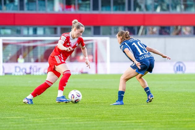 Franziska Kett (20 Bayern) und Marie Steiner (19 Hoffenheim) in Aktion beim Google Pixel Frauen Bundesligaspiel FC Bayern München - TSG Hoffenheim am 06.05.2026. München FC Bayern Campus Bayern Deutschland