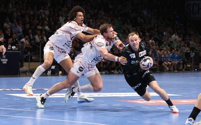 Ismail Mohamed Zeinelabedin Ali, Luka Cindric, Mathias Gidsel am Ball Zweikampf Spielszene Aktion Handball CL Championsleague Champions League Herren Viertelfinale Rückspiel Saison 2025 2026 06.05.2026 Füchse Berlin vs. Veszprem HC in der Max Schmeling Halle