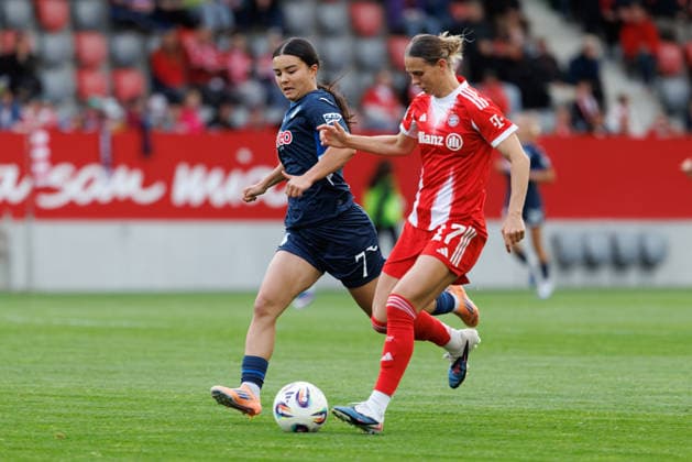 Naomi Luyet (7, TSG 1899 Hoffenheim) und Klara Bühl (17, FC Bayern München) beim Spiel zwischen FC Bayern München v TSG 1899 Hoffenheim, Fußball, Frauen, Google Pixel Frauen-Bundesliga, 2025 2026, 24.Spieltag am 06.05.2026 in München, FC Bayern Campus. DFL and DFB regulations prohibit any use of photographs as image sequences and or quasi-video. Bayern Deutschland