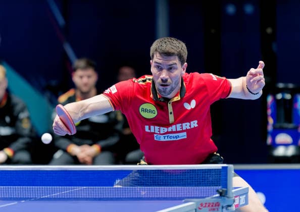 Patrick Franziska, Deutschland, 1. FC Saarbrücken-TT, im Achtelfinale gegen Hongkong bei den Team-Weltmeisterschaften im Tischtennis in London in der OVO Arena Wembley. Patrick Franziska, Deutschland, 1. FC Saarbrücken-TT, Gewinner Europe Top 16 2021 und Saudi-Smash-Finalist 2024, zieht am 6. Mai 2026 in der OVO Arena Wembley bei den Team-Weltmeisterschaften im Tischtennis in London im Achtelfinale durch einen 3:0-Sieg gegen Hongkong in die Runde der besten Acht ein. Franz macht den Siegpunkt. Gegner im Viertelfinale ist Japan. London OVO Arena Wembley London England *** Patrick Franziska, Germany, 1 FC Saarbrücken TT, in the round of 16 against Hong Kong at the World Team Table Tennis Championships in London at OVO Arena Wembley Patrick Franziska, Germany, 1 FC Saarbrücken TT, winner Europe Top 16 2021 and Saudi Smash Finalist 2024, enters the round of 16 at the World Team Table Tennis Championships in London at the OVO Arena Wembley on May 6, 2026 by beating Hong Kong 3-0 in the round of 16 Franz makes the winning point His opponent in the quarter-finals is Japan London OVO Arena Wembley London England