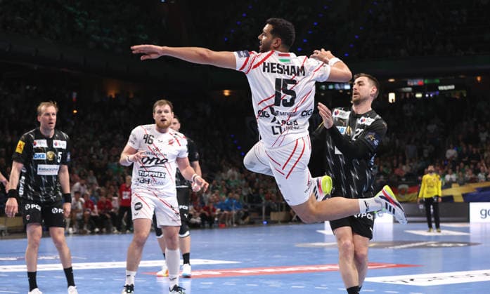 Ahmed Hesham Elsayed Moham erzielt ein Tor, Nejc Cehte Zweikampf Spielszene Aktion Handball CL Championsleague Champions League Herren Viertelfinale Rückspiel Saison 2025 2026 06.05.2026 Füchse Berlin vs. Veszprem HC in der Max Schmeling Halle