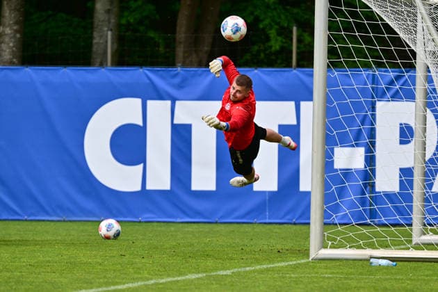 06.05.2026, Fußball, Herren, 2.BL, Saison 2025 2026, Training Holstein Kiel Torwart Timon Weiner Kiel, Projensdorf Projensdorf, Trainigsplatz Schleswig-Holstein Deutschland *** 06 05 2026, Soccer, Men, 2 BL, Season 2025 2026, Training Holstein Kiel Goalkeeper Timon Weiner Kiel, Projensdorf Projensdorf, Training ground Schleswig Holstein Germany
