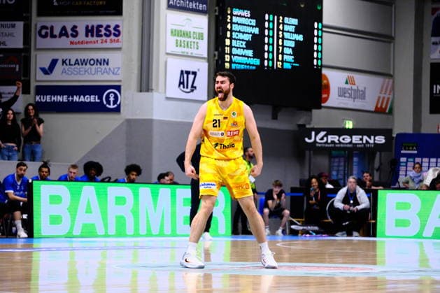 ProA Playoffs Viertelfinale - Phoenix Hagen vs. PS Karlsruhe LIONS, Hagen, 06.05.2026, Ischelandhalle Hagen Tim Uhlemann ( 21, Phoenix Hagen, PF) feiert sein Korb; ProA Playoff Viertelfinale - Phoenix Hagen vs. PS Karlsruhe LIONS, Hagen, 06.05.2026, Ischelandhalle Hagen Copyright: xBEAUTIFULxSPORTS Piepenstockx