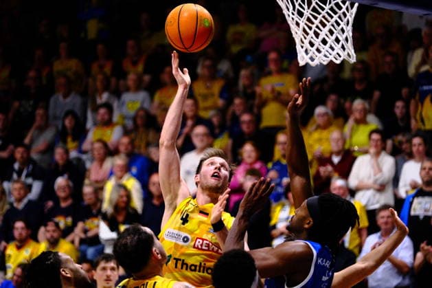 ProA Playoffs Viertelfinale - Phoenix Hagen vs. PS Karlsruhe LIONS, Hagen, 06.05.2026, Ischelandhalle Hagen Bjarne Kraushaar ( 4, Phoenix Hagen, PG) beim Korbleger; ProA Playoff Viertelfinale - Phoenix Hagen vs. PS Karlsruhe LIONS, Hagen, 06.05.2026, Ischelandhalle Hagen Copyright: xBEAUTIFULxSPORTS Piepenstockx
