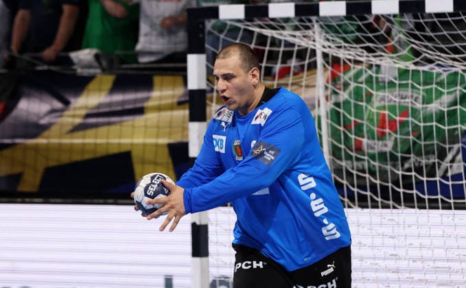 Torwart Dejan Milosavljev jubelt im Sebenmeterwerfen Freude Emotion Jubel Handball CL Championsleague Champions League Herren Viertelfinale Rückspiel Saison 2025 2026 06.05.2026 Füchse Berlin vs. Veszprem HC in der Max Schmeling Halle