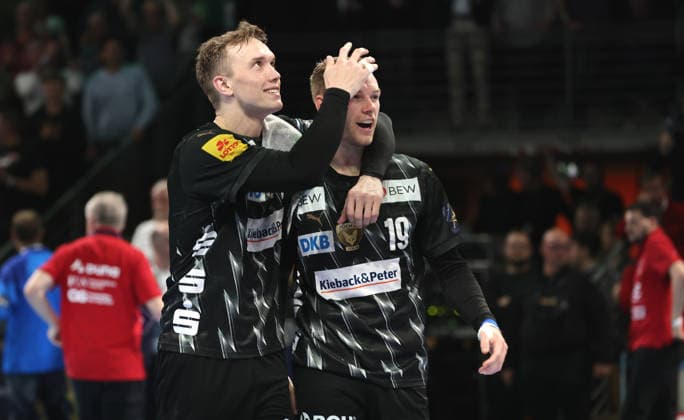 Lasse Andersson, Mathias Gidsel jubelt nach Spielende Freude Emotion Handball CL Championsleague Champions League Herren Viertelfinale Rückspiel Saison 2025 2026 06.05.2026 Füchse Berlin vs. Veszprem HC in der Max Schmeling Halle