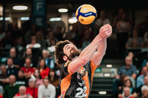 VBL: SVG Lüneburg vs. Berlin Recycling Volleys, 06.05.2026 Jake Hanes (Berlin Recycling Volleys, 22) spielt den Ball Volleyball Bundesliga, Playoffs, Finale, Spiel 3: SVG Lüneburg vs. Berlin Recycling Volleys am 06.05.2026 in der LKH-Arena, Lüneburg Copyright: xBEAUTIFULxSPORTS Tonhäuserx