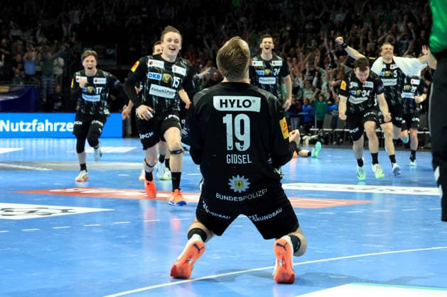DEU, Machineseeker EHF Champions League, Fuechse Berlin vs. One VeszprŽm HC, 06.05.2026, Max-Schmeling-Halle, Berlin, DEU, Machineseeker EHF Champions League, Fuechse Berlin vs. One VeszprŽm HC, im Bild Mathias Gidsel (Fuechse Berlin 19), Fuechse-Spielerkreis