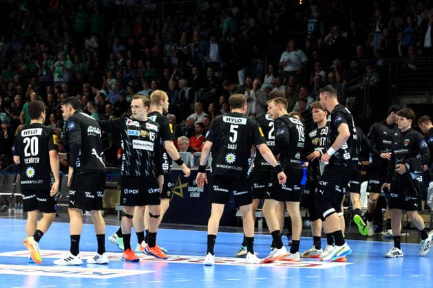 DEU, Machineseeker EHF Champions League, Fuechse Berlin vs. One VeszprŽm HC, 06.05.2026, Max-Schmeling-Halle, Berlin, DEU, Machineseeker EHF Champions League, Fuechse Berlin vs. One VeszprŽm HC, im Bild Fuechse-Spielerkreis