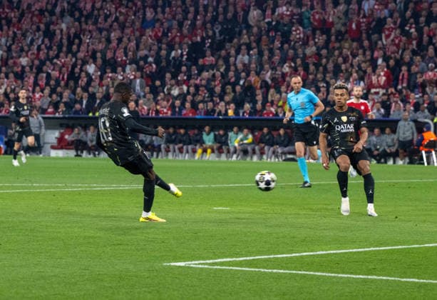 Fußball, Herren, Saison 2025 2026, Champions League (Halbfinale, Rückspiel), FC Bayern München - Paris St. Germain, v. l. Ousmane Dembele (PSG) erzielt das Tor zum 0:1, 06.05. 2026, Copyright: xMatthiasxKochx