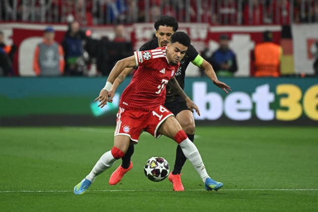06.05.2026, xemx, Fussball UEFA Champions League 1 2 Finale, FC Bayern Muenchen - Paris St. Germain v.l. Luis Diaz (FC Bayern Muenchen) Marquinhos (Paris St. Germain) Zweikampf, Aktion, action, battle for the ball (DFL DFB REGULATIONS PROHIBIT ANY USE OF PHOTOGRAPHS as IMAGE SEQUENCES and or QUASI-VIDEO) Muenchen