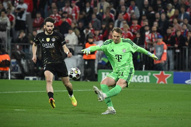 06.05.2026, xemx, Fussball UEFA Champions League 1 2 Finale, FC Bayern Muenchen - Paris St. Germain v.l. Khvicha Kvaratskhelia (Paris St. Germain) Manuel Neuer (FC Bayern Muenchen) Zweikampf, Aktion, action, battle for the ball (DFL DFB REGULATIONS PROHIBIT ANY USE OF PHOTOGRAPHS as IMAGE SEQUENCES and or QUASI-VIDEO) Muenchen