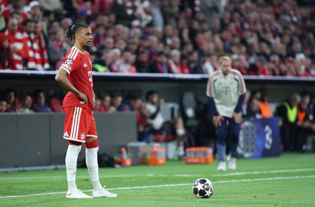 GER, CL Halbfinale FC Bayern Muenchen (GER) vs Paris Saint-Germain (FRA) 06.05.2026, Allianz Arena, München, GER, CL Halbfinale FC Bayern Muenchen (GER) vs Paris Saint-Germain (FRA), im Bild picture shows Michael Olise (FC Bayern Muenchen 17) warte auf den richtigen Moment
