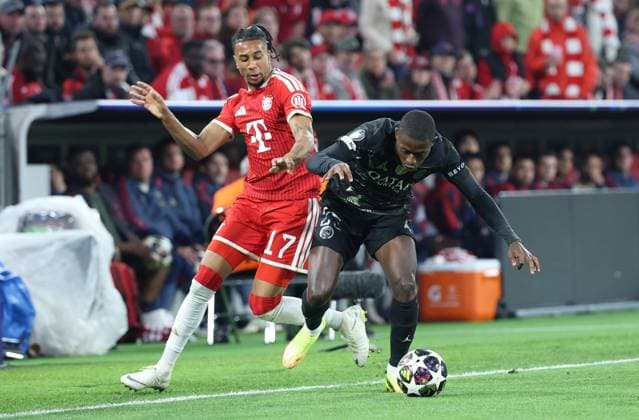 GER, CL Halbfinale FC Bayern Muenchen (GER) vs Paris Saint-Germain (FRA) 06.05.2026, Allianz Arena, München, GER, CL Halbfinale FC Bayern Muenchen (GER) vs Paris Saint-Germain (FRA), im Bild picture shows Michael Olise (FC Bayern Muenchen 17) im Zweikampf gegen Nuno Mendes (FC Paris Saint 25)