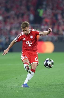 GER, CL Halbfinale FC Bayern Muenchen (GER) vs Paris Saint-Germain (FRA) 06.05.2026, Allianz Arena, München, GER, CL Halbfinale FC Bayern Muenchen (GER) vs Paris Saint-Germain (FRA), im Bild picture shows Einzelaktion Aktion Ganze Figur Einzeln Freisteller Joshua Kimmich (FC Bayern Muenchen 06)