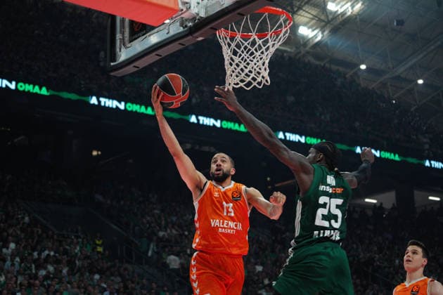 May 6, 2026, Athens, Athens, Greece: THOMSON dunks during the EuroLeague Playoffs Game 3 between Panathinaikos and Valencia at Telekom Center Athens in Athens, Greece on May 6, 2026. EuroLeague Playoffs: Panathinaikos Vs Valencia  - ZUMAa226 20260506_zip_a226_004 Copyright: xGiorgosxArapekosx