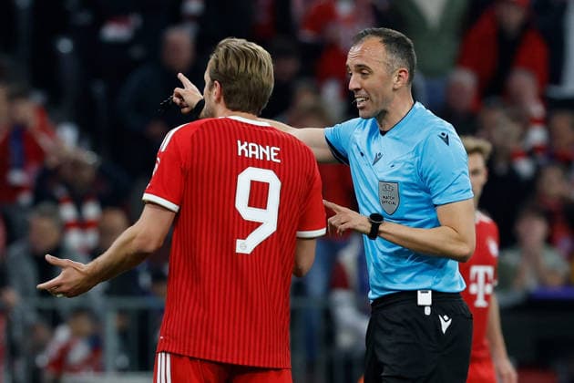 06.05.2026, xjrdrx, Fussball UEFA Champions League 1 2 Finale, FC Bayern Muenchen - Paris St. Germain v.l. Harry Kane (FC Bayern Muenchen) Schiedsrichter Referee Joao Pinheiro (DFL DFB REGULATIONS PROHIBIT ANY USE OF PHOTOGRAPHS as IMAGE SEQUENCES and or QUASI-VIDEO) Muenchen