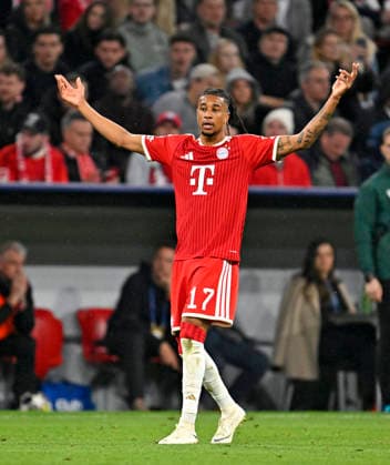 06.05.2026, Fussball UEFA Championsleague 2025 2026: Halbfinale Rückpiel, FC Bayern München - Paris St. Germain, in der Allianz-Arena München, Michael Olise (FC Bayern München) regt sich auf