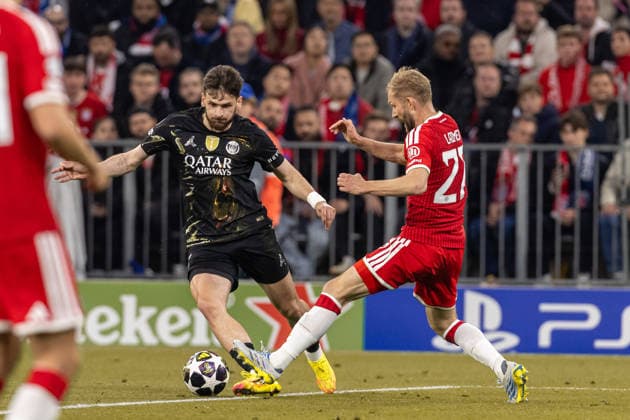 Kvicha Kvaratskhelia (FC Paris Saint-Germain) und Konrad Laimer (FC Bayern München) battle for the ball during the UEFA Champions League 2025 26 Semi Final Second Leg match between FC Bayern München and Paris Saint-Germain at Football Arena Munich on May 6, 2026 in Munich, Germany. -