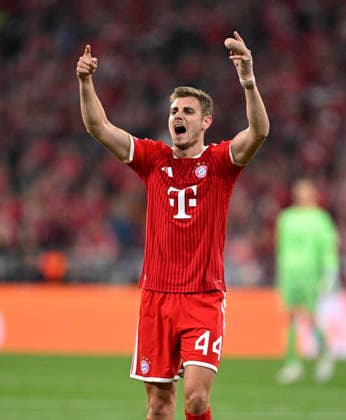 06.05.2026, Fussball UEFA Championsleague 2025 2026: Halbfinale Rückpiel, FC Bayern München - Paris St. Germain, in der Allianz-Arena München, Josip Stanisic (Bayern München) regt sich auf