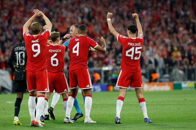 06.05.2026, xjrdrx, Fussball UEFA Champions League 1 2 Finale, FC Bayern Muenchen - Paris St. Germain v.l. Proteste nach dem vermeintlichen Handspiel Schiedsrichter Referee Joao Pinheiro Harry Kane (FC Bayern Muenchen) Jonathan Tah (FC Bayern Muenchen) Aleksandar Pavlovic (FC Bayern Muenchen) Joshua Kimmich (FC Bayern Muenchen) (DFL DFB REGULATIONS PROHIBIT ANY USE OF PHOTOGRAPHS as IMAGE SEQUENCES and or QUASI-VIDEO) Muenchen