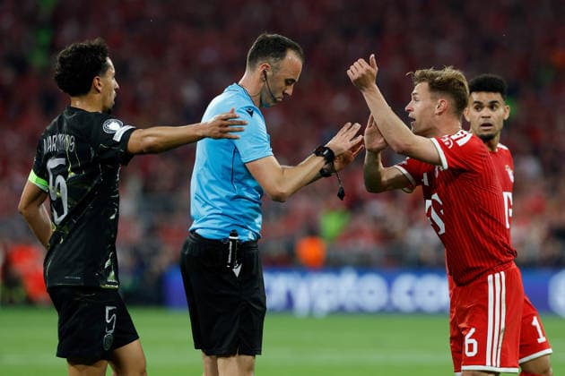 06.05.2026, xjrdrx, Fussball UEFA Champions League 1 2 Finale, FC Bayern Muenchen - Paris St. Germain v.l. Proteste nach dem vermeintlichen Handspiel Schiedsrichter Referee Joao Pinheiro Marquinhos (Paris St. Germain) Joshua Kimmich (FC Bayern Muenchen) Luis Diaz (FC Bayern Muenchen) (DFL DFB REGULATIONS PROHIBIT ANY USE OF PHOTOGRAPHS as IMAGE SEQUENCES and or QUASI-VIDEO) Muenchen