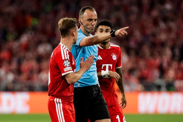 MUNICH, GERMANY - MAY 6: Joshua Kimmich (FC Bayern Muenchen, 6) and Luis Diaz (FC Bayern Muenchen, 14) in discussion with referee Joao Pinheiro during the UEFA Champions League Semi-Final between FC Bayern Muenchen vs Paris Saint-Germain at Allianz Arena at Semi-Finals 2nd leg of the UEFA Champions League on May 6, 2026 in Munich, Germany. Bavaria Germany Copyright: xSteffiexWunderlx