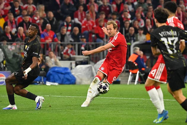 Harry KANE (Bayern Muenchen) am Ball,Aktion. Fussball Champions League,Saison 2025 26, Halbfinale FC Bayern-Muenchen - Paris Saint Germain (PSG) am 06.05.2026 A L L I A N Z A R E N A.
