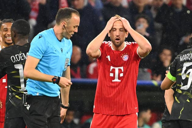 Harry KANE (Bayern Muenchen), Enttaeuschung,Frust,enttaeuscht, frustriert,niedergeschlagen, Li:Schiedsrichter Joao PINHEIRO Fussball Champions League,Saison 2025 26, Halbfinale FC Bayern-Muenchen - Paris Saint Germain (PSG) am 06.05.2026 A L L I A N Z A R E N A.