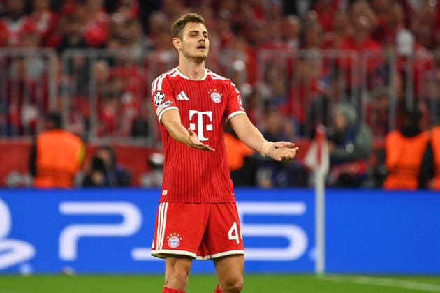Josip STANISIC (Bayern Muenchen), Enttaeuschung,Frust,enttaeuscht, frustriert,niedergeschlagen, Aktion,Einzelbild,angeschnittenes Einzelmotiv,Halbfigur,halbe Figur. Fussball Champions League,Saison 2025 26, Halbfinale FC Bayern-Muenchen - Paris Saint Germain (PSG) am 06.05.2026 A L L I A N Z A R E N A.