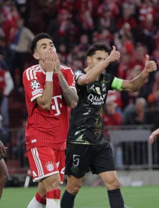 Fassungslos . . . Bayerns 14 LUIS DIAZ und Zufriedenheit bei Paris 5 MARQUINHOS. Fussball: Bayern - Paris. Fußball Championsleague, FC Bayern München - Paris Saint Germain, Halbfinale, Rückspiel, Saison 2025-2026, am 6.05.2026 in Muenchen, A L L I A N Z A R E N A, Deutschland. Quelle Copyright Credit : Oryk HAIST