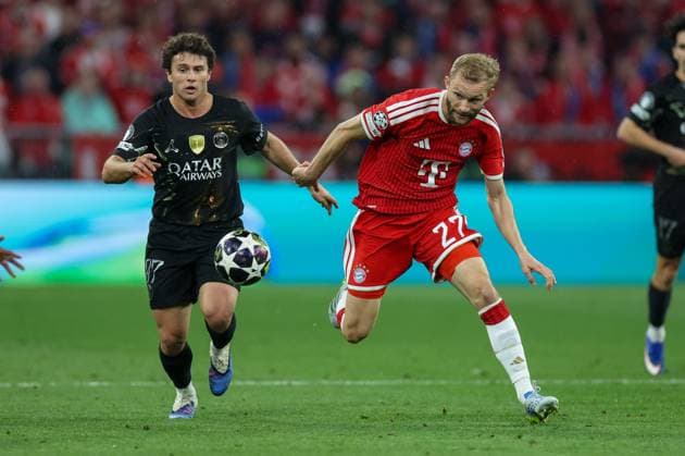 im Zweikampf, Aktion, mit Joao Neves 87 (Paris Saint-Germain), Konrad Laimer 27 (FC Bayern Muenchen), FC Bayern Muenchen vs. Paris Saint-Germain, Fussball, UEFA, Champions League, Halbfinale, Rueckspiel, 06.05.2026 Muenchen Bayern Deutschland