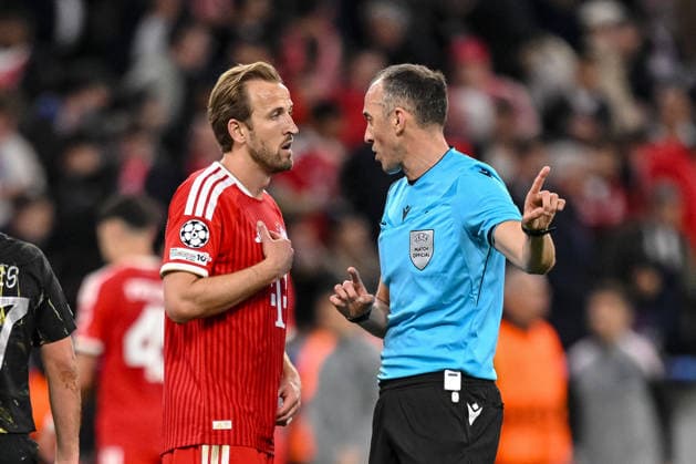 Harry Kane (FC Bayern München) and Schiedsrichter Joao Pinheiro gestures during the UEFA Champions League 2025 26 Semi Final Second Leg match between FC Bayern München and Paris Saint-Germain at Football Arena Munich on May 6, 2026 in Munich, Germany. (Photo by Harry Langer DeFodi Images) -
