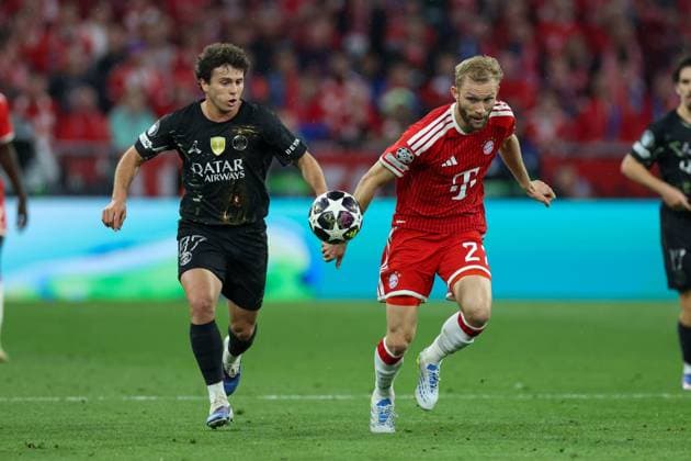 im Zweikampf, Aktion, mit Joao Neves 87 (Paris Saint-Germain), Konrad Laimer 27 (FC Bayern Muenchen), FC Bayern Muenchen vs. Paris Saint-Germain, Fussball, UEFA, Champions League, Halbfinale, Rueckspiel, 06.05.2026 Muenchen Bayern Deutschland