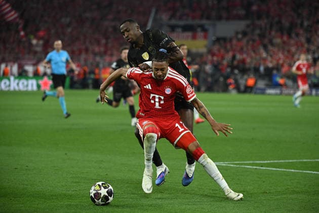 06.05.2026, xemx, Fussball UEFA Champions League 1 2 Finale, FC Bayern Muenchen - Paris St. Germain v.l. Michael Olise (FC Bayern Muenchen) Willian Pacho (Paris St. Germain) Zweikampf, Aktion, action, battle for the ball (DFL DFB REGULATIONS PROHIBIT ANY USE OF PHOTOGRAPHS as IMAGE SEQUENCES and or QUASI-VIDEO) Muenchen