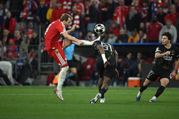 06.05.2026, xemx, Fussball UEFA Champions League 1 2 Finale, FC Bayern Muenchen - Paris St. Germain v.l. Harry Kane (FC Bayern Muenchen) Willian Pacho (Paris St. Germain) Zweikampf, Aktion, action, battle for the ball (DFL DFB REGULATIONS PROHIBIT ANY USE OF PHOTOGRAPHS as IMAGE SEQUENCES and or QUASI-VIDEO) Muenchen