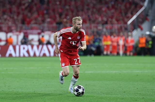 GER, CL Halbfinale FC Bayern Muenchen (GER) vs Paris Saint-Germain (FRA) 06.05.2026, Allianz Arena, München, GER, CL Halbfinale FC Bayern Muenchen (GER) vs Paris Saint-Germain (FRA), im Bild picture shows Einzelaktion Aktion Ganze Figur Einzeln Freisteller Konrad Laimer (FC Bayern Muenchen 27)