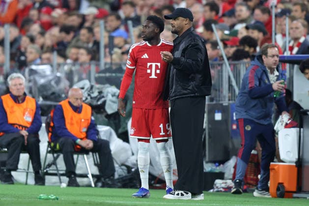 Fußball UEFA Champions League Halbfinale Rückspiel FC Bayern München - Paris Saint-Germain am 06.05.2026 in der Allianz Arena in München Alphonso Davies ( München ), hinten - Vincent Kompany ( Trainer Cheftrainer München ), vorne