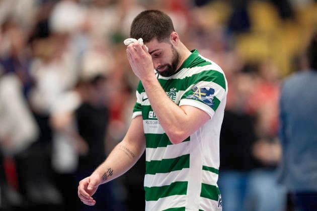 CL Men s Handball: Aalborg Handball - Sporting Clube de Portugal Sporting Clube de Portugal s Martim Costa reacts after the defeat in the EHF Champions League quarter-final second leg between Aalborg Handball and Sporting Clube de Portugal at Sparekassen Danmark Arena. (Photo: Bo Amstrup Ritzau Scanpix) , Aalborg Denmark Mors Copyright: BoxAmrstrupx xRitzauxScanpix BoxAmstrupx spdk20260506-224301-L