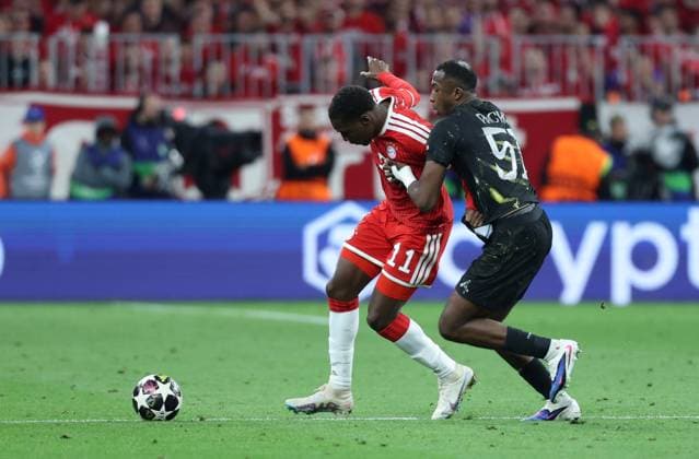 GER, CL Halbfinale FC Bayern Muenchen (GER) vs Paris Saint-Germain (FRA) 06.05.2026, Allianz Arena, München, GER, CL Halbfinale FC Bayern Muenchen (GER) vs Paris Saint-Germain (FRA), im Bild picture shows Nicolas Jackson (FC Bayern Muenchen 11) im Zweikampf gegen Willian Pacho (FC Paris Saint 51)