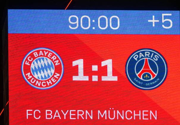 Fußball, Herren, Saison 2025 2026, Champions League (Halbfinale, Rückspiel), FC Bayern München - Paris St. Germain, Anzeigetafel mit 1:1-Endstand, 06.05. 2026, Copyright: xMatthiasxKochx