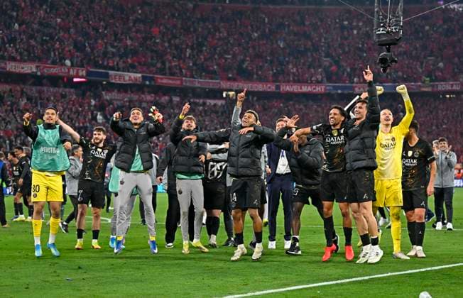 06.05.2026, Fussball UEFA Championsleague 2025 2026: Halbfinale Rückpiel, FC Bayern München - Paris St. Germain, in der Allianz-Arena München, Die Pariser Spieler feiern und tanzen