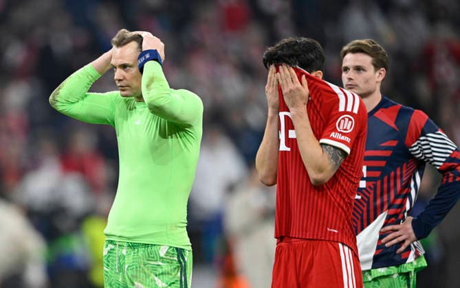 nach Spielende: enttaeuscht Torwart Manuel Neuer FC Bayern Muenchen FCB (01) Min-jae Kim FC Bayern Muenchen FCB (03) Torwart Jonas Urbig FC Bayern Muenchen FCB (40) FC Bayern Muenchen FCB vs Paris Saint-Germain PSG CL Champions League Halbfinale Rueckspiel 06.05.2026 DFL REGULATIONS PROHIBIT ANY USE OF PHOTOGRAPHS AS IMAGE SEQUENCES AND OR QUASI-VIDEO FC Bayern Muenchen FCB vs Paris Saint-Germain PSG CL Champions League