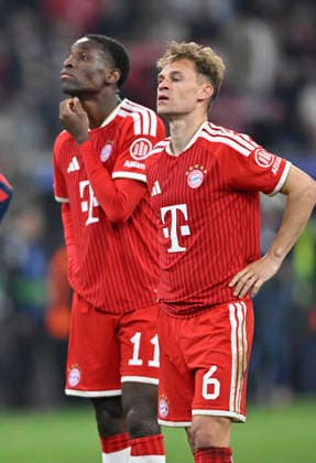 nach Spielende: enttaeuscht Nicolas Jackson FC Bayern Muenchen FCB (11) Joshua Kimmich FC Bayern Muenchen FCB (06) FC Bayern Muenchen FCB vs Paris Saint-Germain PSG CL Champions League Halbfinale Rueckspiel 06.05.2026 DFL REGULATIONS PROHIBIT ANY USE OF PHOTOGRAPHS AS IMAGE SEQUENCES AND OR QUASI-VIDEO FC Bayern Muenchen FCB vs Paris Saint-Germain PSG CL Champions League