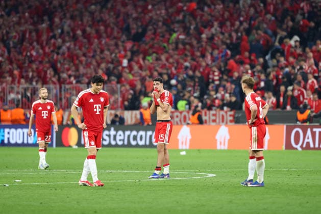 Die Spieler des FC Bayern Muenchen sind enttaeuscht nach dem Spiel, Emotionen, Aleksandar Pavlovic (FC Bayern Muenchen, 45) mit Minjae Kim (FC Bayern Muenchen, 03) und Konrad Laimer (FC Bayern Muenchen, 27), mit Joshua Kimmich (FC Bayern Muenchen, 06), GER, FC Bayern Muenchen vs. Paris St. Germain, Fussball, UEFA Champions League, Halbfinale, Rueckspiel, Saison 2025 2026, 06.05.2026, GER, FC Bayern Muenchen vs. Paris St. Germain, Fussball, UEFA Champions League, Halbfinale, Rueckspiel, Saison 2025 2026, 06.05.2026 Muenchen Copyright: xEibner-Pressefoto JennixMaulx EP_JML