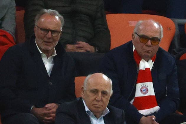 06.05.2026, xjrdrx, Fussball UEFA Champions League 1 2 Finale, FC Bayern Muenchen - Paris St. Germain v.l. Aufsichtsratmitglied Karl-Heinz Kalle Rummenigge (FC Bayern Muenchen) Ehrenpräsident Aufsichtsratmitglied Uli Hoeness (FC Bayern Muenchen) Dieter Hoeness Enttäuscht, traurig, frustriert, ratlos, (DFL DFB REGULATIONS PROHIBIT ANY USE OF PHOTOGRAPHS as IMAGE SEQUENCES and or QUASI-VIDEO) Muenchen